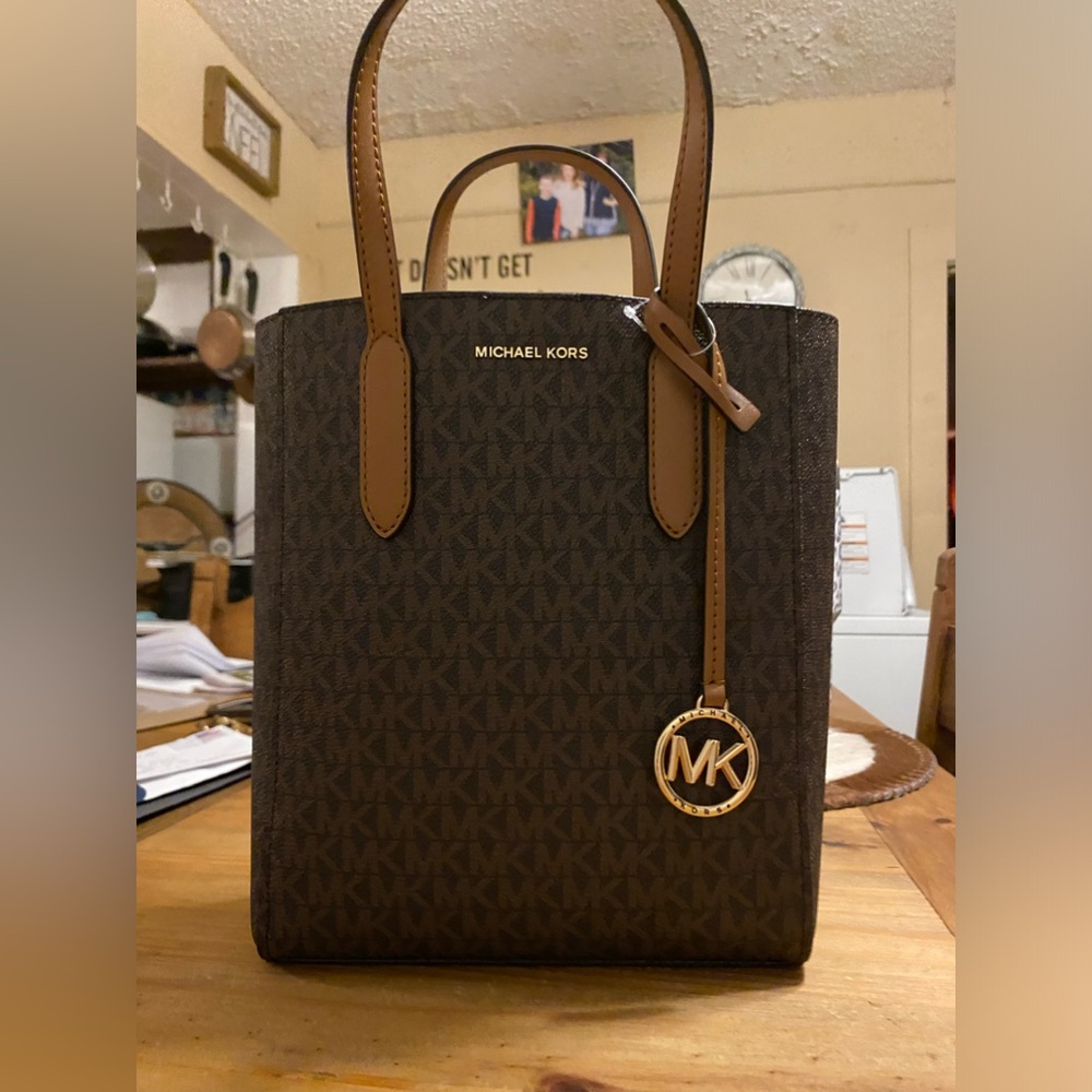 Michael Kora Sinclair Logo tote bag. NWT